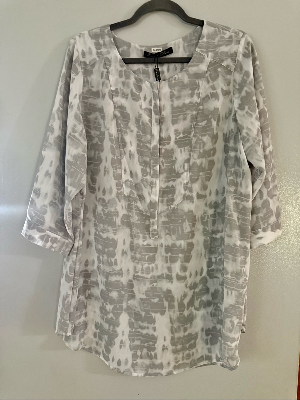 Rose & Olive Grey White Tie Dye Pleated Tunic Blouse - 1X
